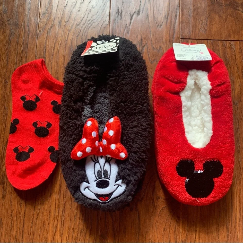 Minnie Mouse Slippers & Sock Gift Set NWT Christmas